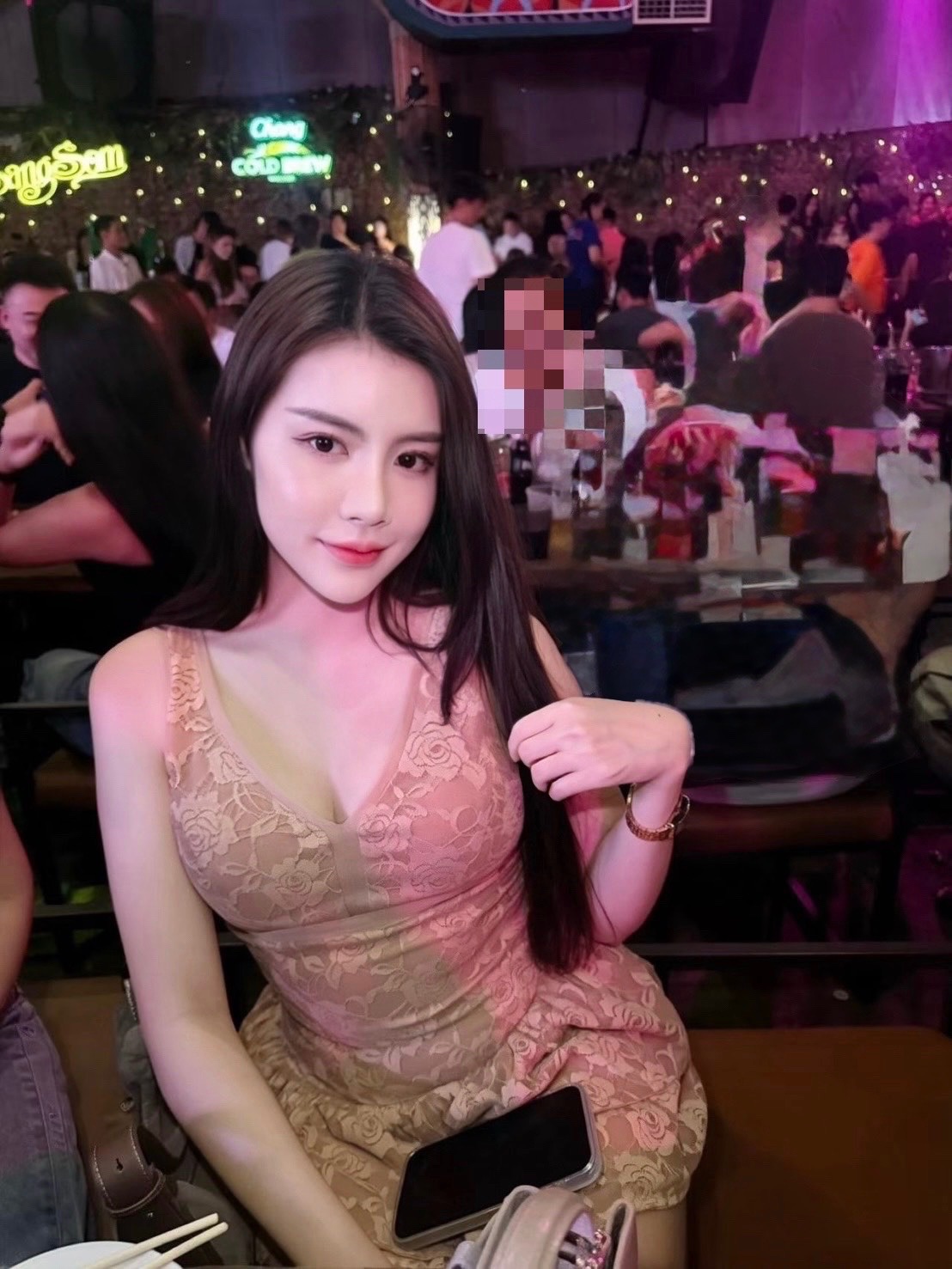 พลอย เขตธนบุรี