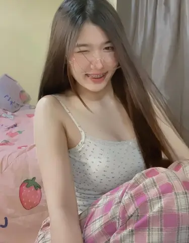 น้องพิ้งค🥝🌻ตอนแรกก็ไม่เชื่อ จนกระทั่งลองใช้เอง...  ไอเทมลับที่บิวตี้บล็อกเกอร์เกาหลีโหวตให้เป็นอันดับ 1!“  ครีมกันแดดเนื้อซูเฟล่ บางเบา คุมมันนาน🐣🥬 . #รับงานอยุธยา์ ไซด์ไลน์ อยุธยา