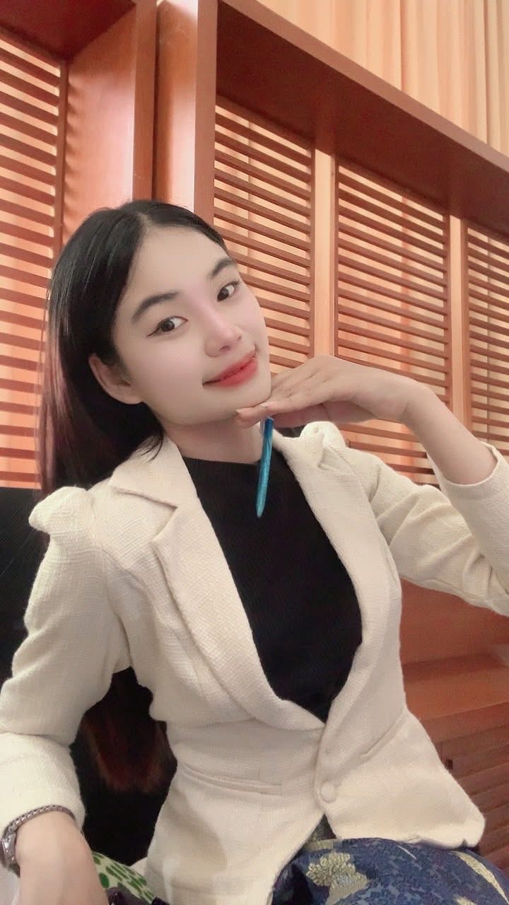 พลอย เขตธนบุรี