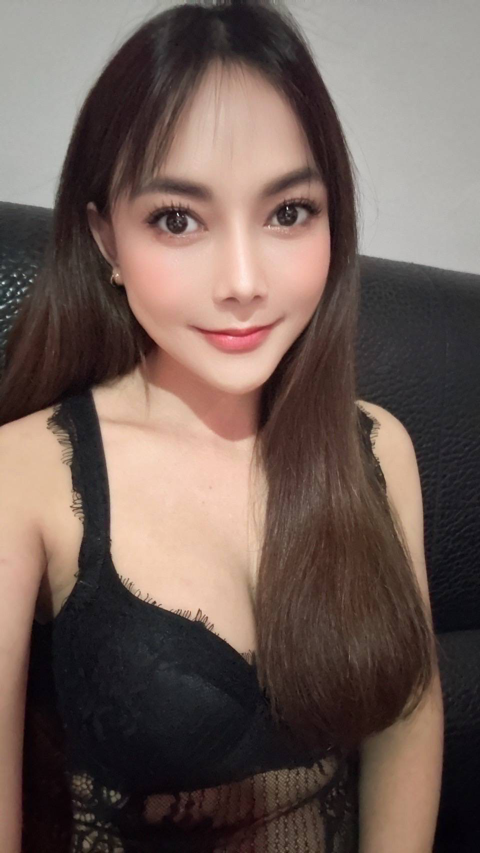 Nongrnnie (Rainie) khet-khlong-toei