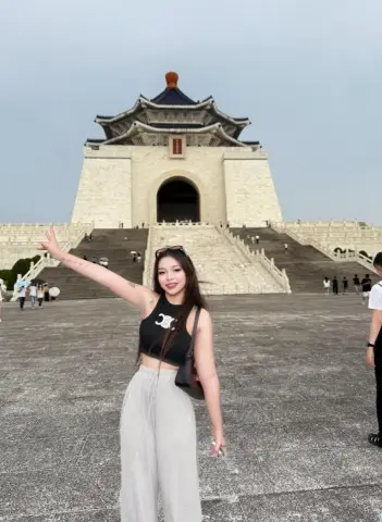 China profile photo in Bueng Kum