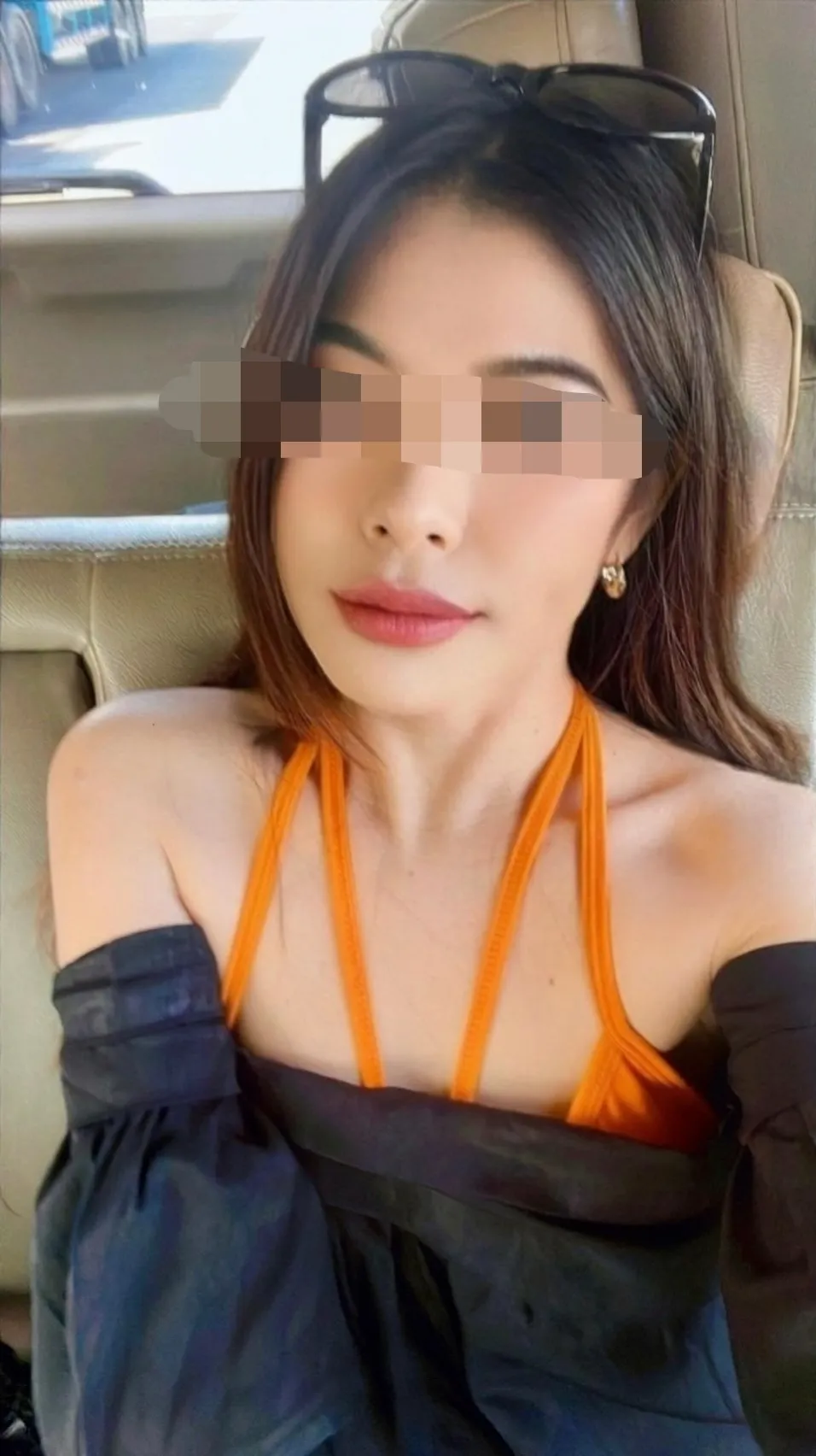 พลอย สาวครบเครื่อง เต็มสูบ