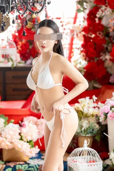 Yuri Yurii ✨ khet-phra-khanong
