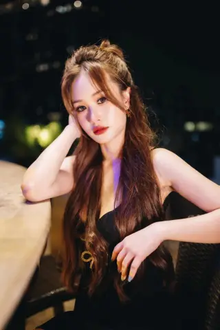 Nina นีน่า ไซด์ไลน์ รัชดา 17