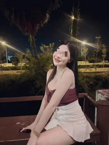 Phony profile photo in Bangkok Noi