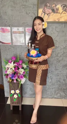 Daw Hmnwdhying profile photo in khet-huai-khwang