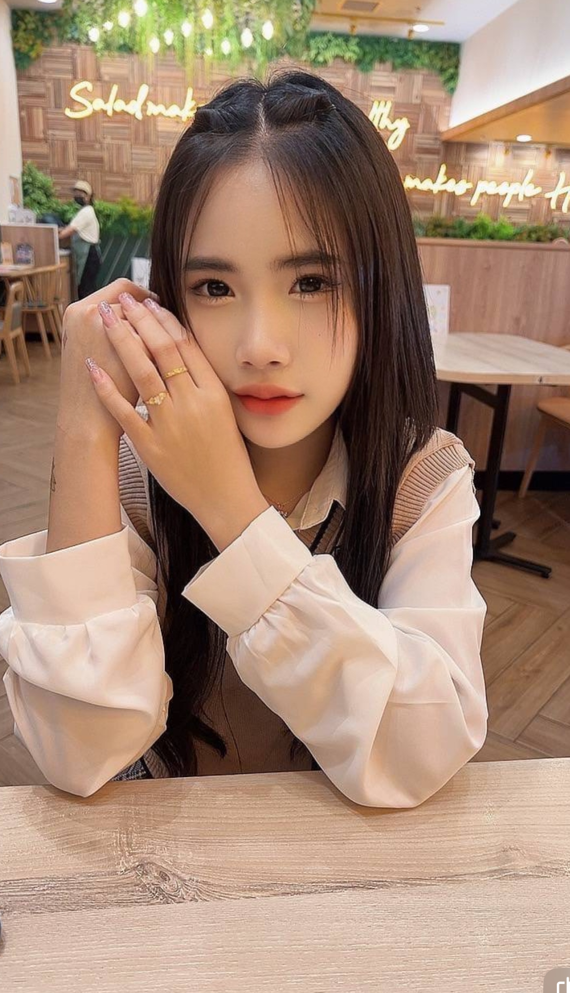 จีน้า เมืองนนทบุรี
